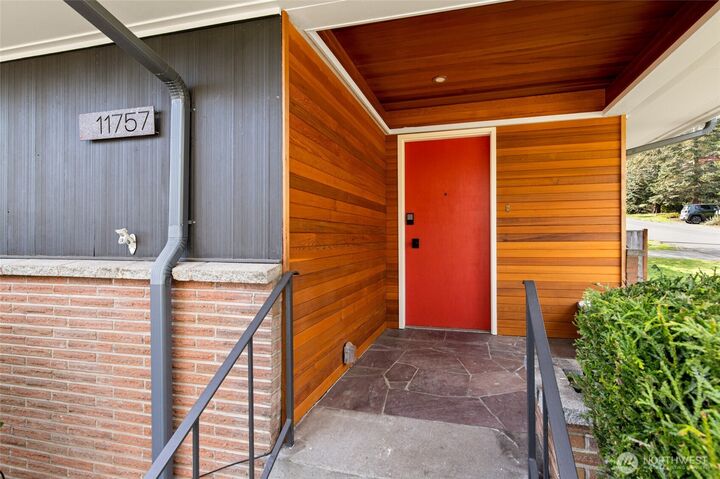 Property Photo:  11757  25th Avenue NE  WA 98125 