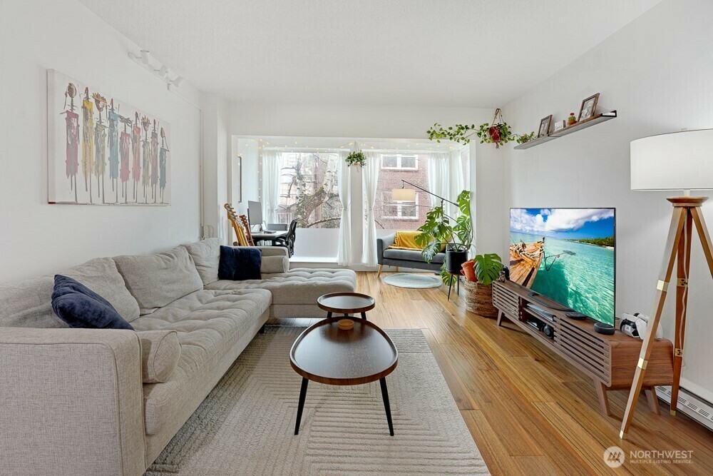 Property Photo: 308 E Republican Street 611 WA 98102