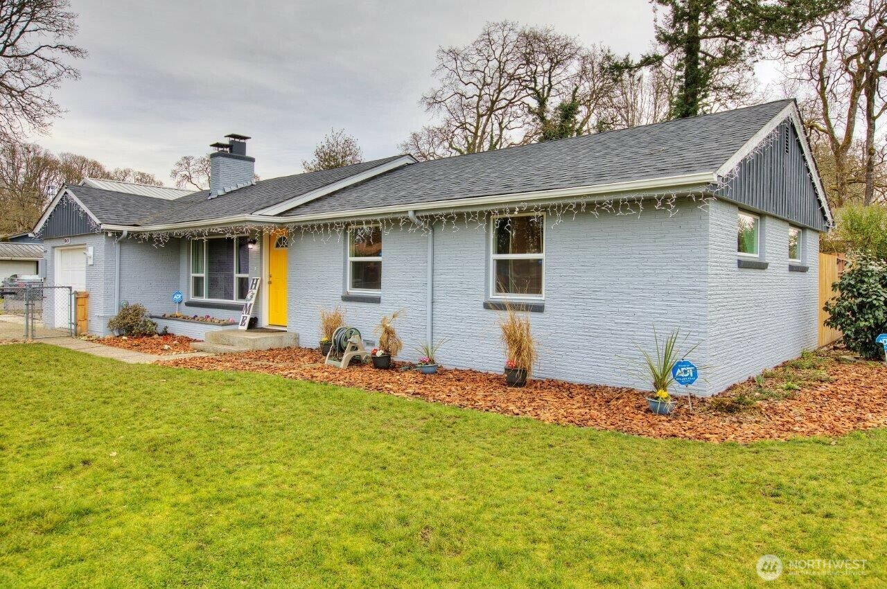 Property Photo: 8601 Bridgeport Way SW WA 98499
