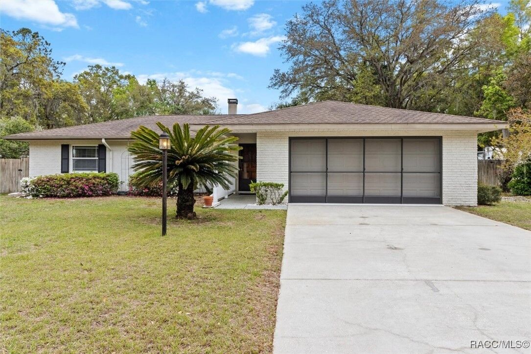 Property Photo: 25 S Hibiscus Avenue FL 34429