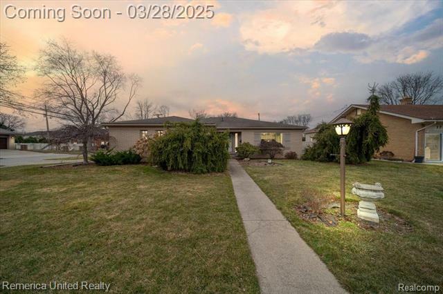 Property Photo: 1717 Kinmore Street MI 48127