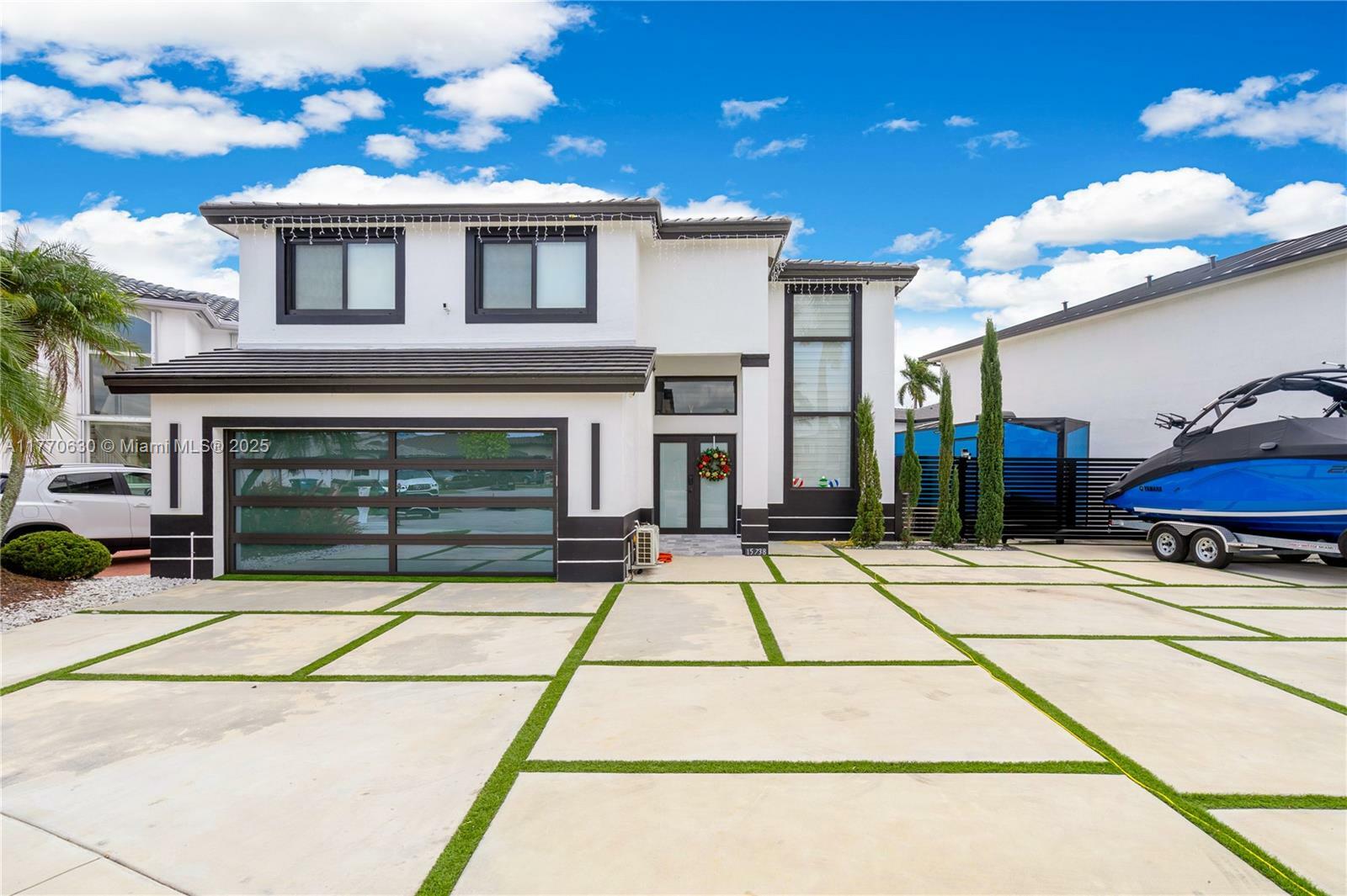 Property Photo: 15738 SW 92nd St FL 33196