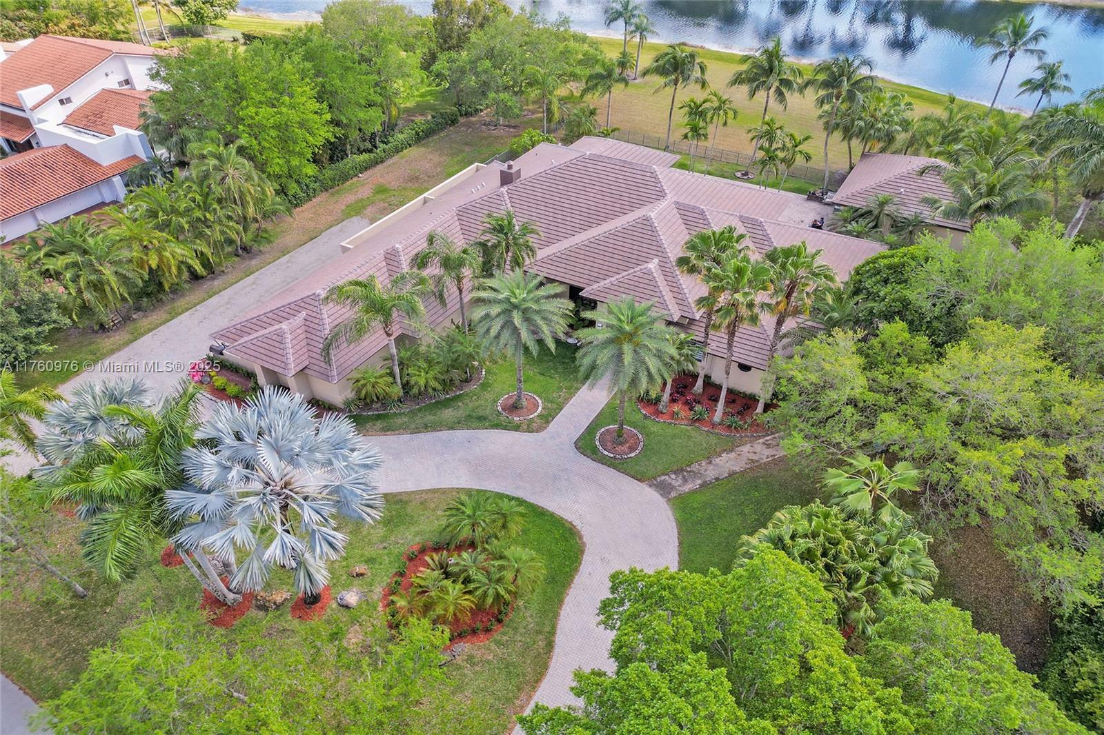 Property Photo: 3320 Bridle Path Ln FL 33331