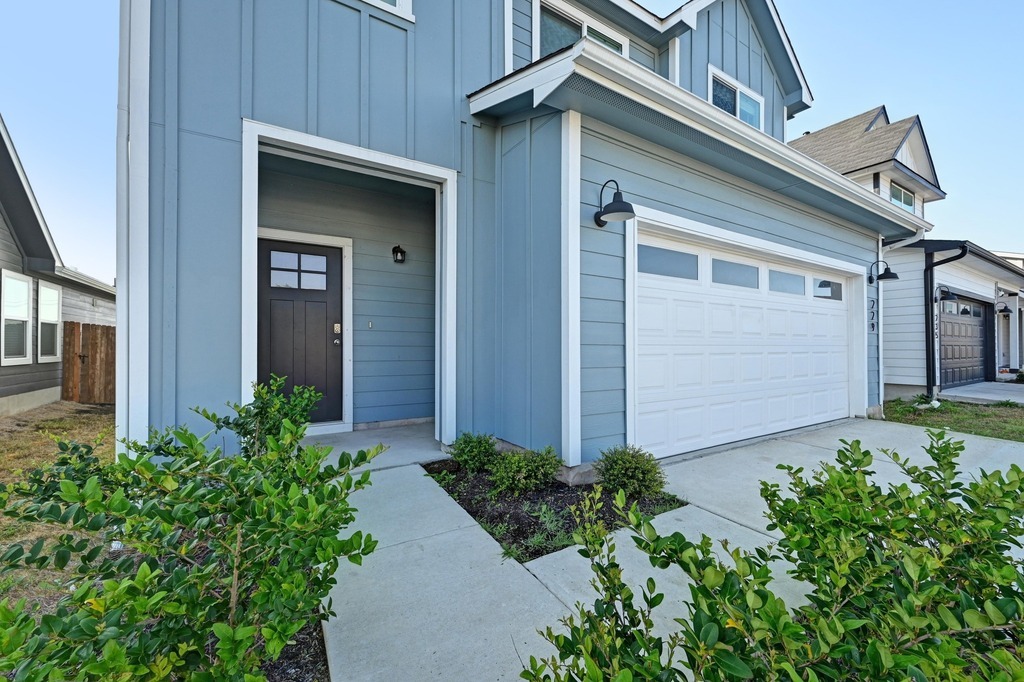 Property Photo: 229 Frogmore Loop TX 78640