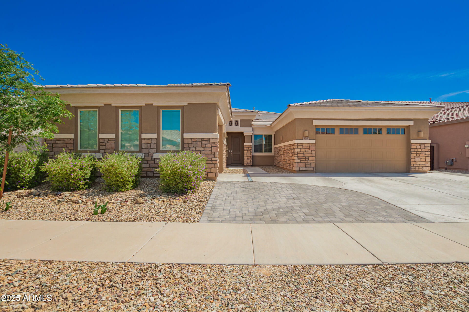 Property Photo: 16987 W Saguaro Park Lane AZ 85387