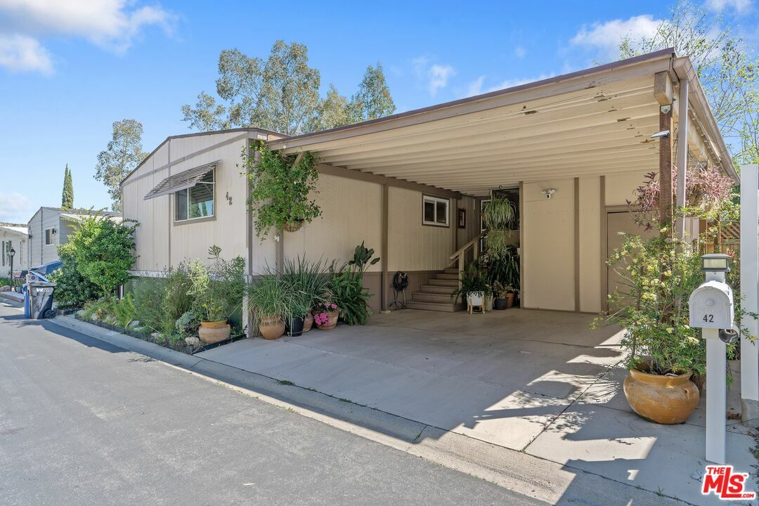 Property Photo: 23777 Mulholland Hwy CA 91302