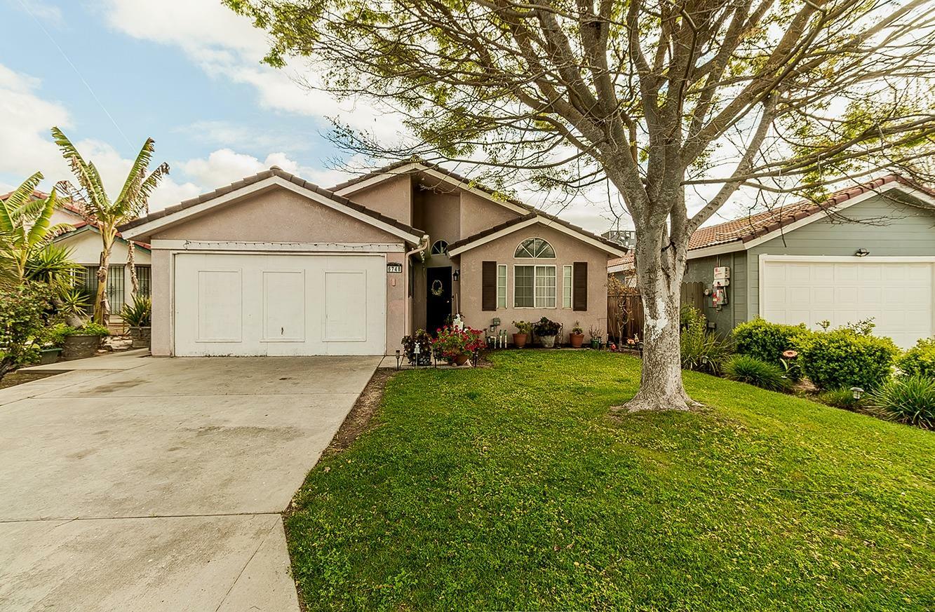 Property Photo: 6748 N Constance Avenue CA 93722