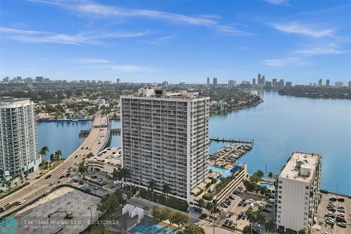 Property Photo: 7601 E Treasure Dr 617 FL 33141