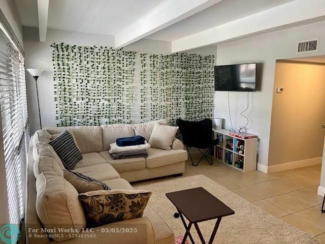 Property Photo: 2124 NE 5th Ave 202 FL 33305