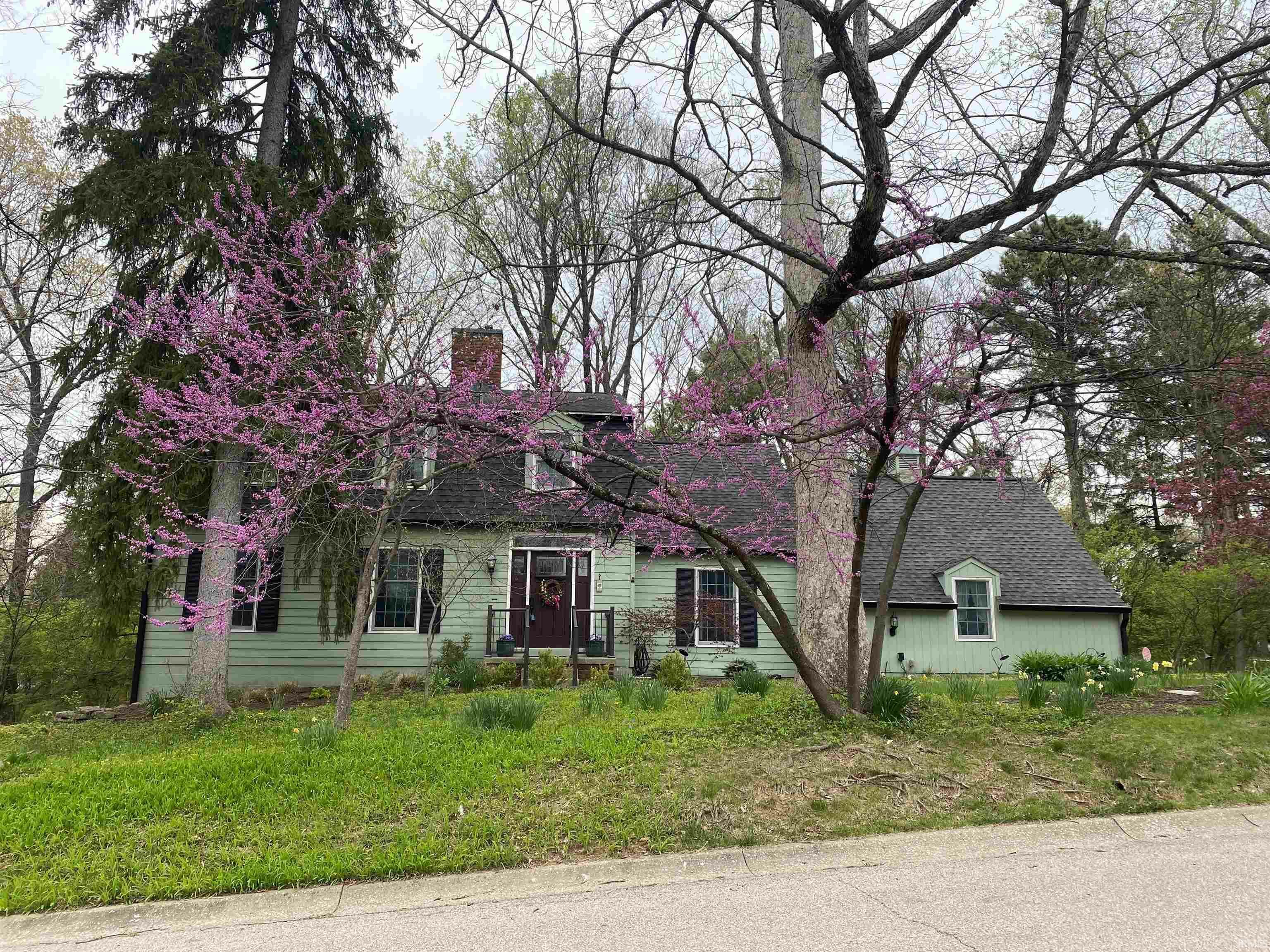 Property Photo: 2101 E Woodstock Place IN 47401