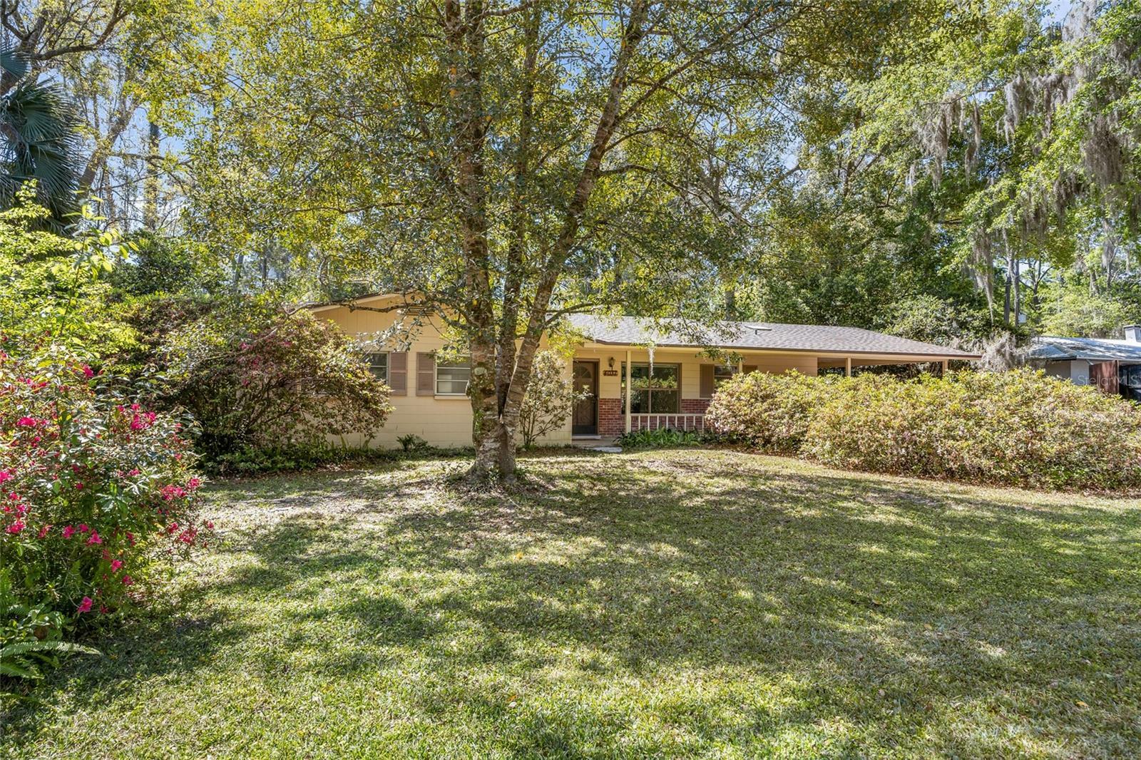 Property Photo: 4037 NW 18th Place FL 32605