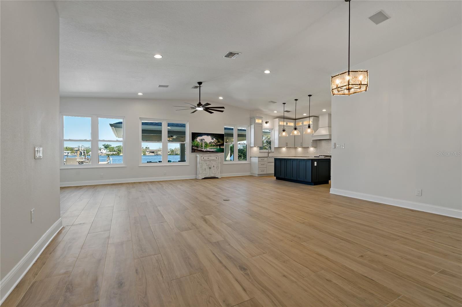 Property Photo: 714 Bayshore Drive FL 34689