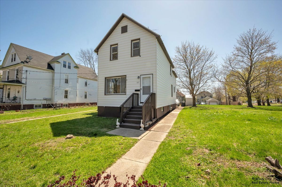 Property Photo: 337 George Avenue IL 60085