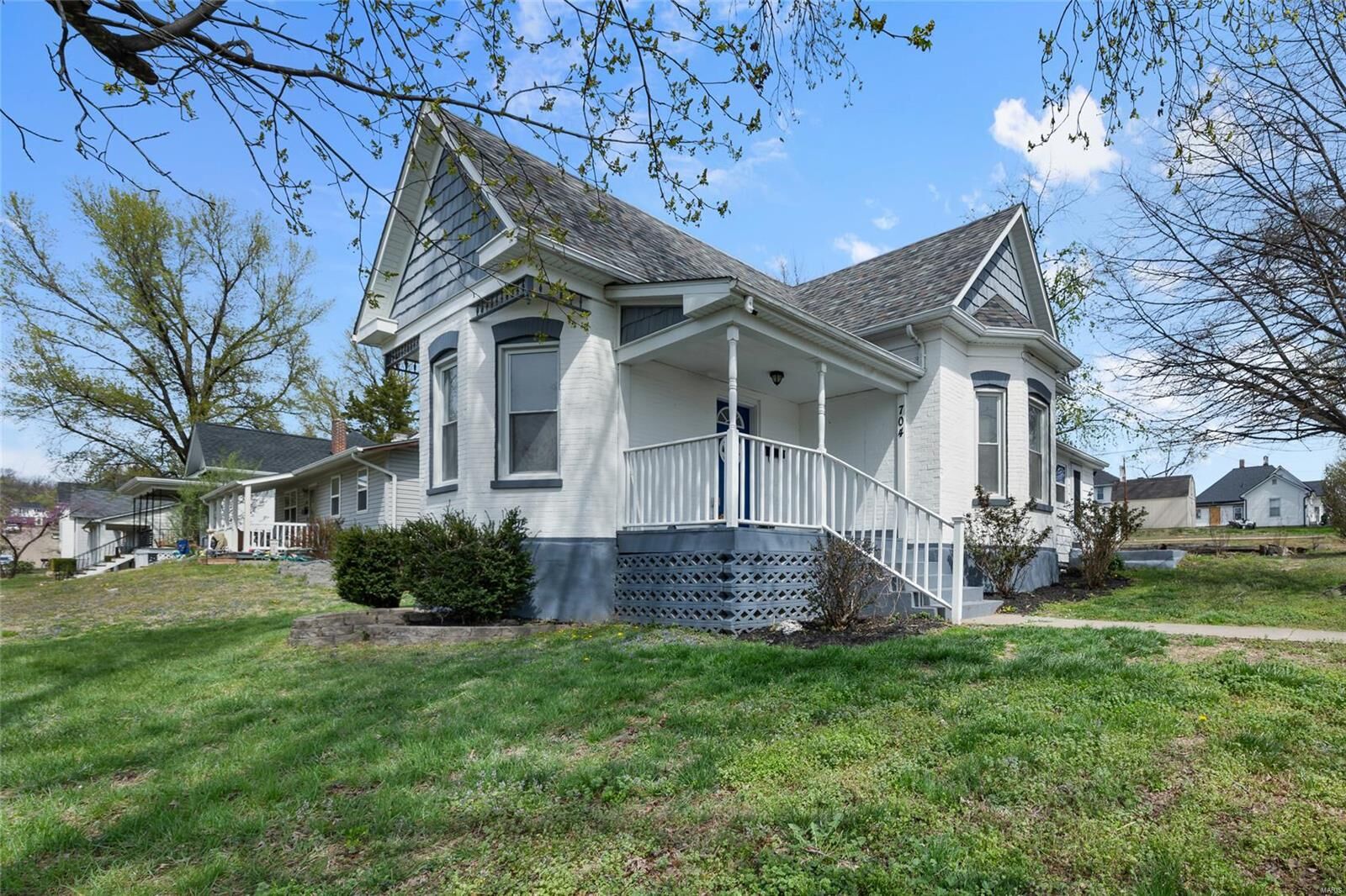 Property Photo: 704 Warne Street MO 63028