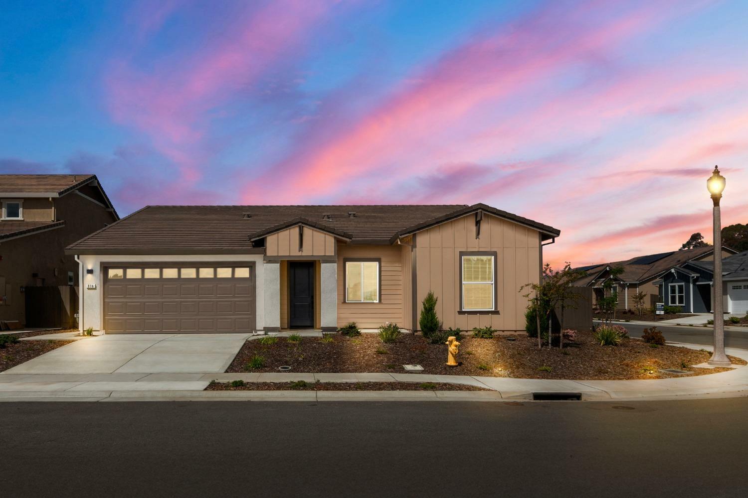 Property Photo: 816 Cross Creek Lane CA 95648