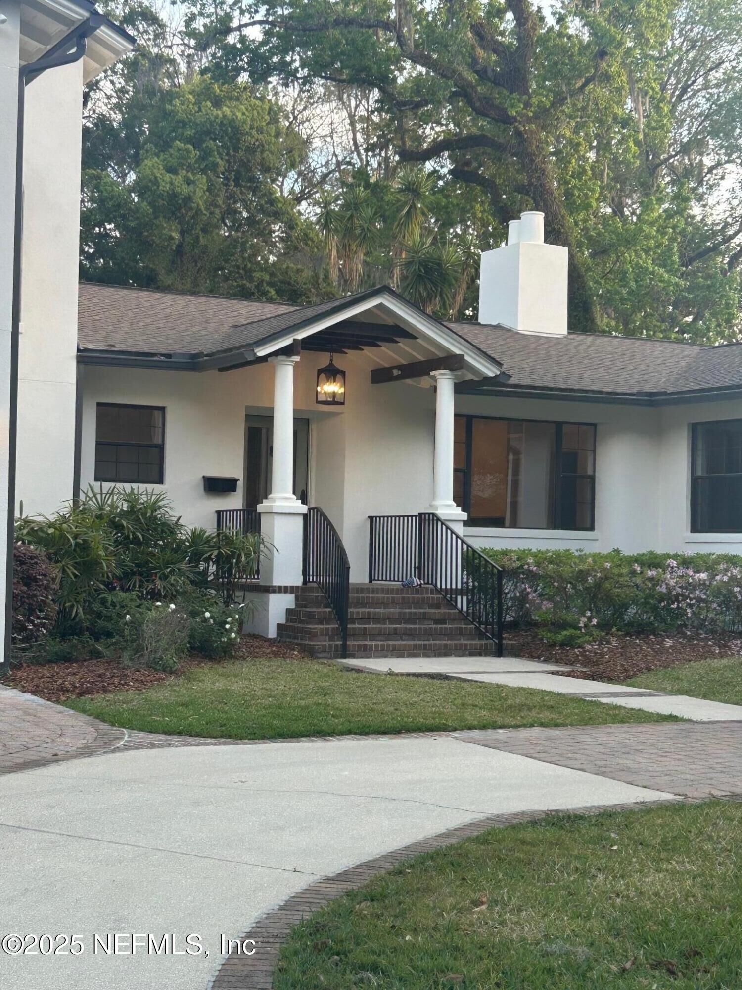 Property Photo:  930 Elder Lane  FL 32207 