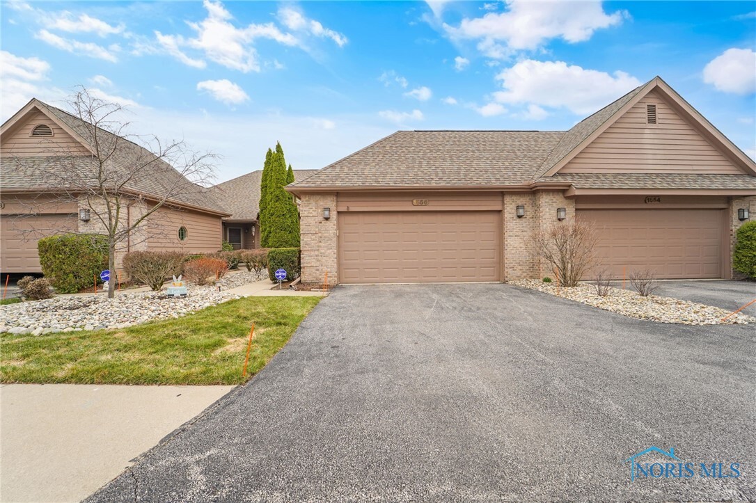 Property Photo: 1556 Eaglebrook Rd OH 43615