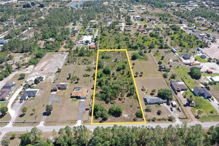 Property Photo: 2788 39th Ave NE FL 34120