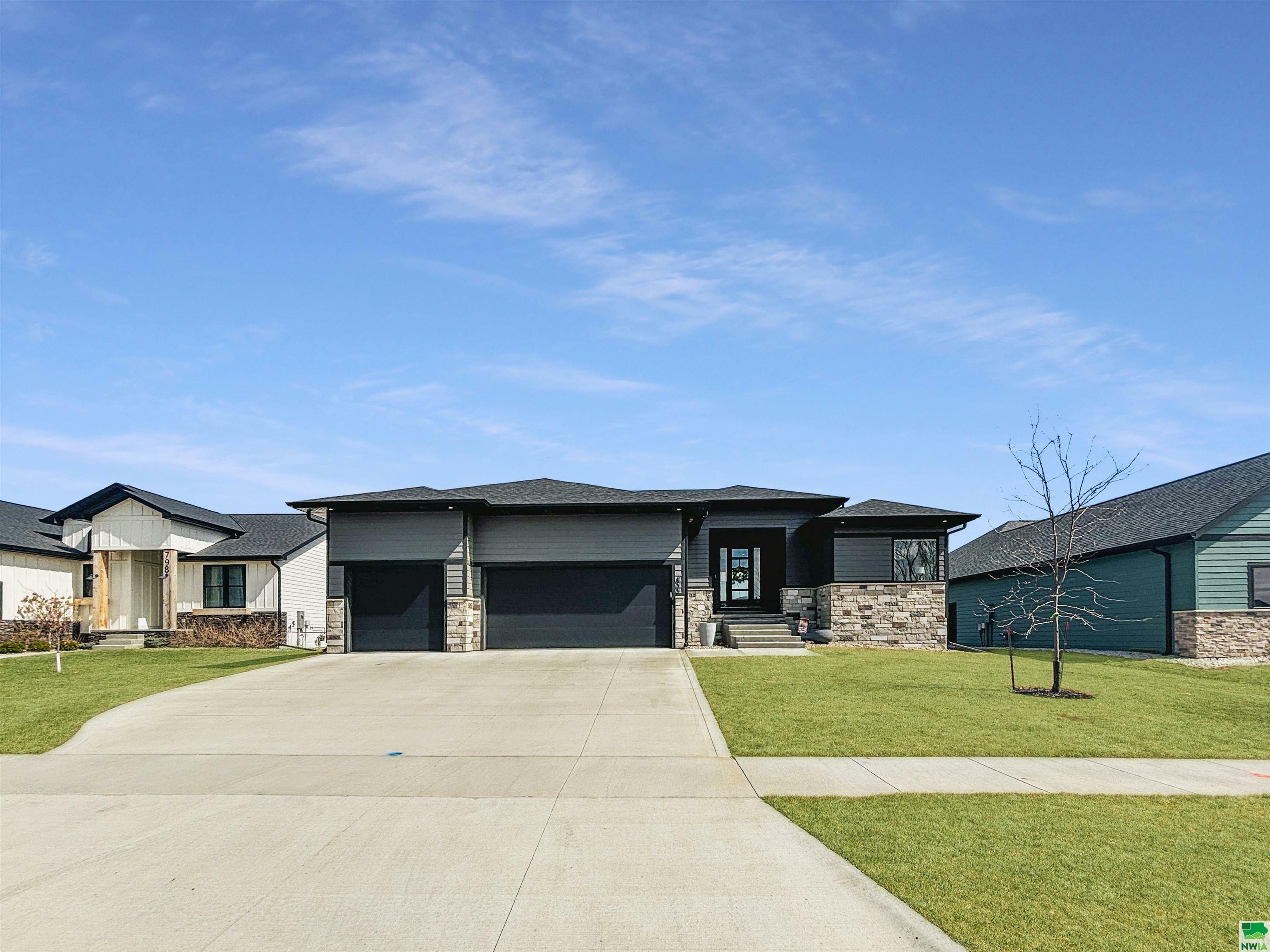 Property Photo: 800 Lakeshore Dr SD 57049