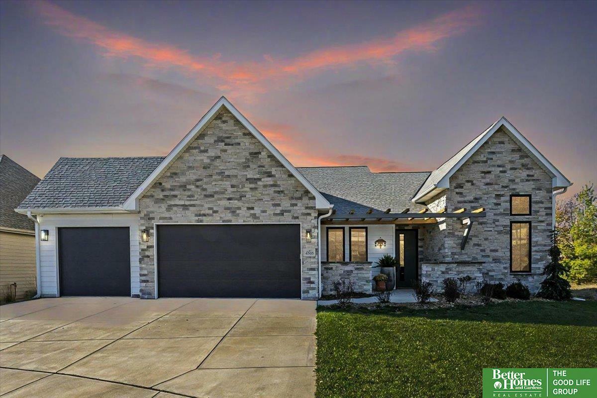 Property Photo: 4505 Hawthorne Drive NE 68516