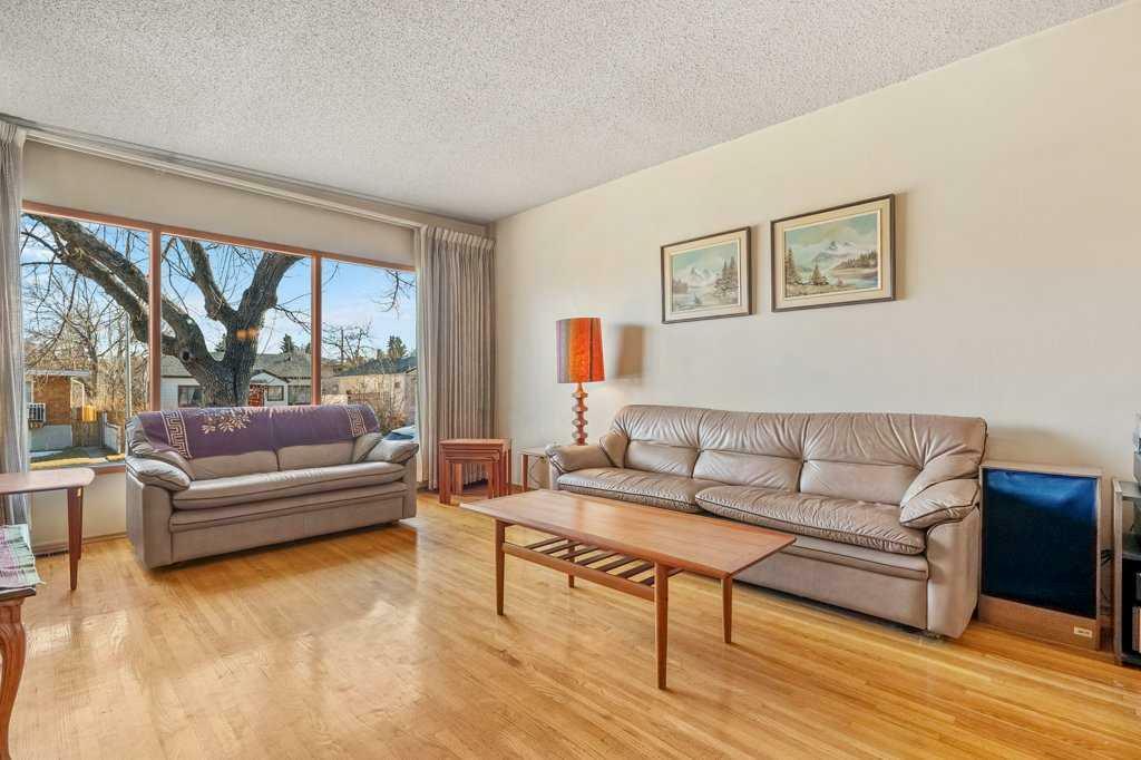 Property Photo: 118 &Amp 120 30 Avenue NW AB T2M 2M9