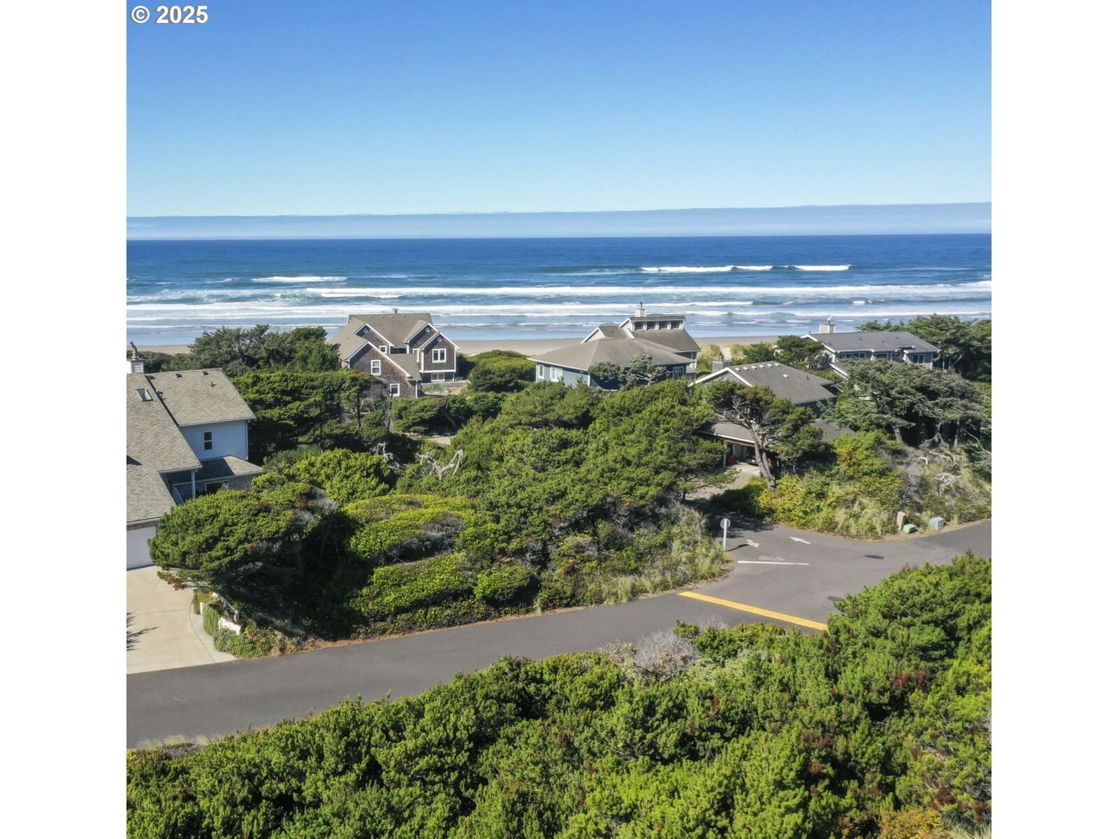 Property Photo:  Shoreline Dr 32  OR 97439 