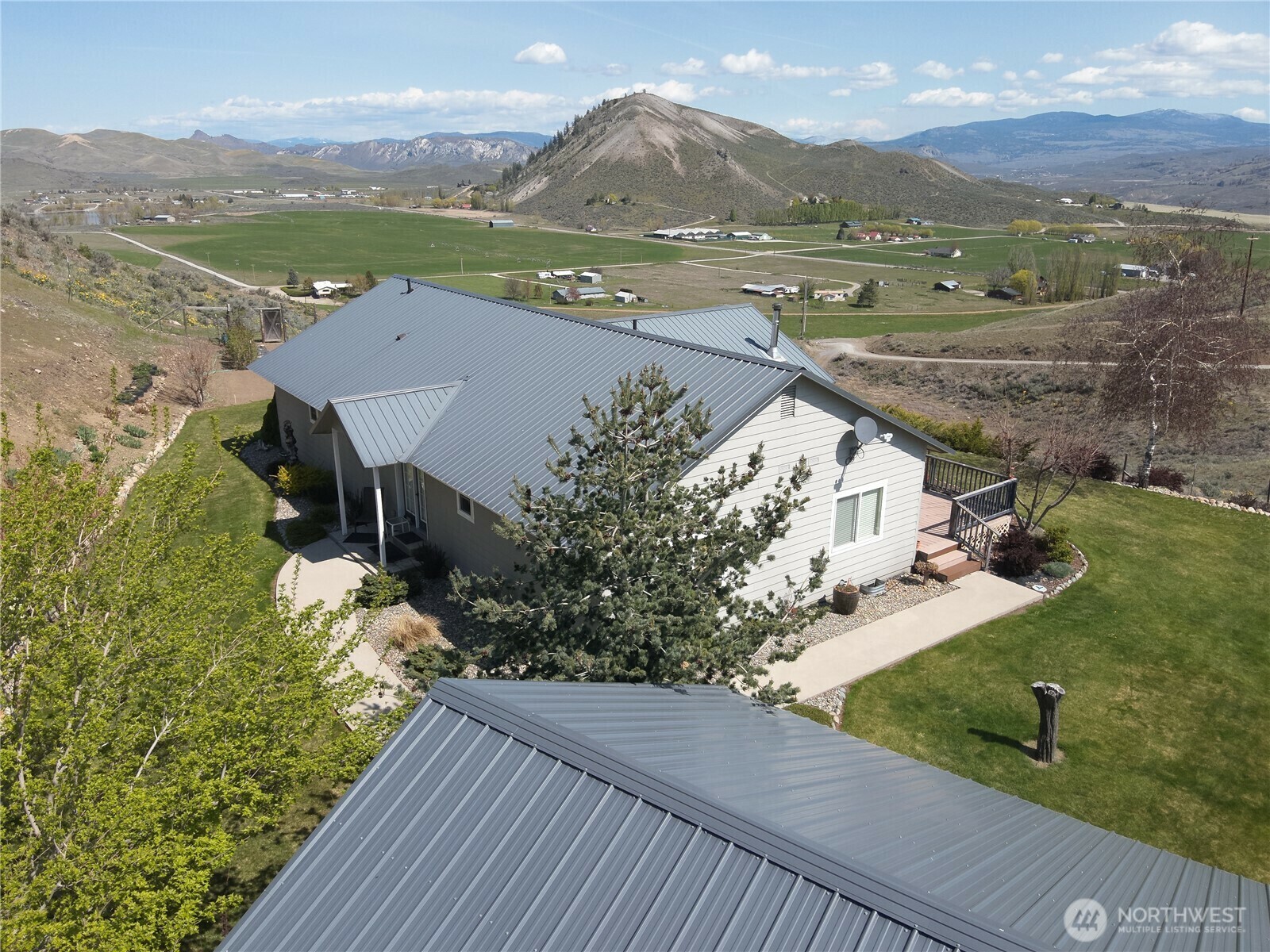 Property Photo: 1811 Pine Creek Road WA 98855
