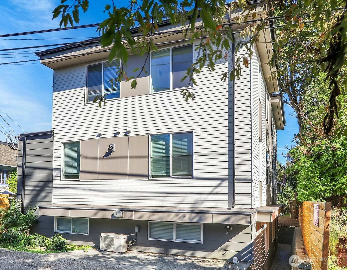 4709 A  8th Avenue NE  Seattle WA 98105 photo