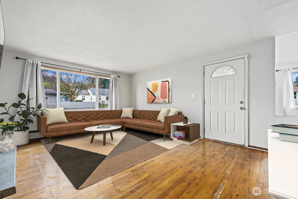 Property Photo:  6014  East Drive  WA 98203 