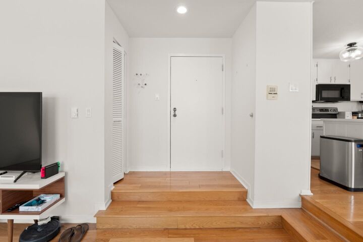 Property Photo: 460 Francisco Street 103 CA 94133