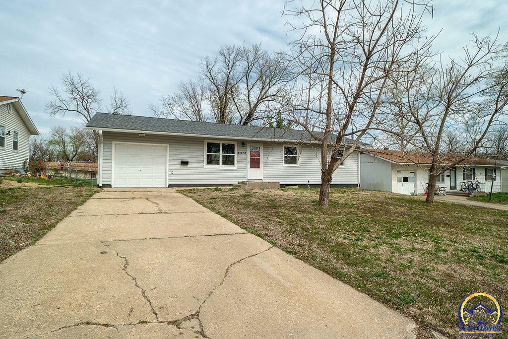 Property Photo: 2316 SE 22nd Ter KS 66605