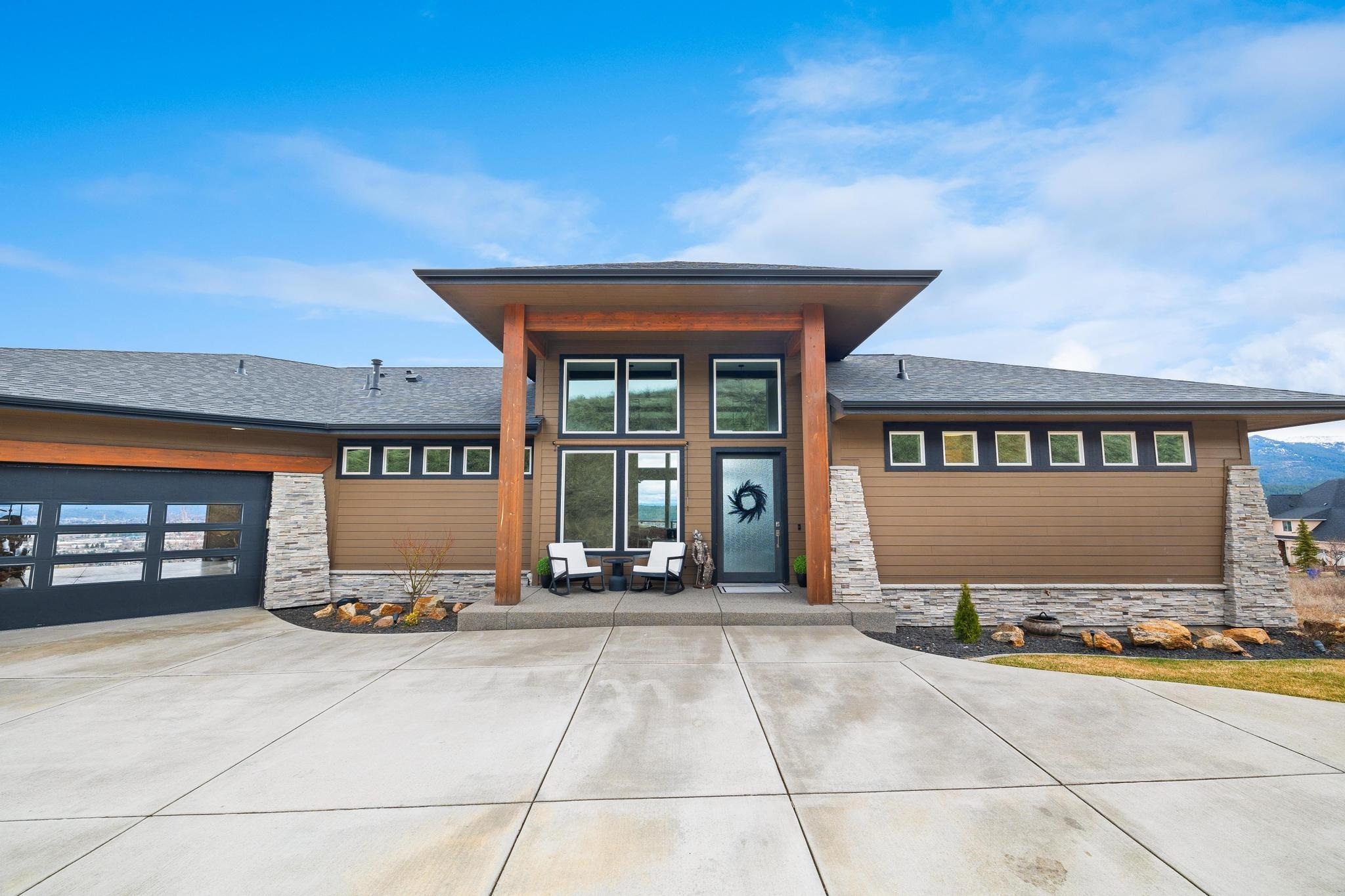 Property Photo: 10 N Holiday Hills Dr WA 99019