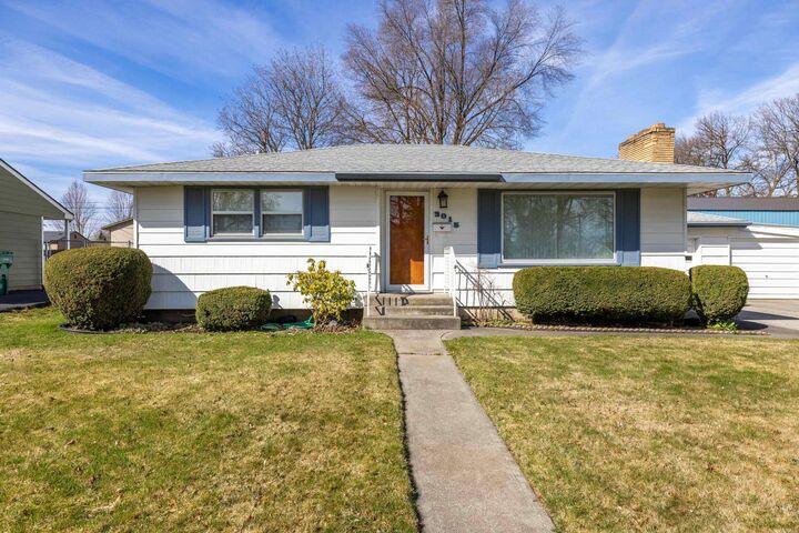 3015 N Maple Rd  Millwood WA 99206-4353 photo