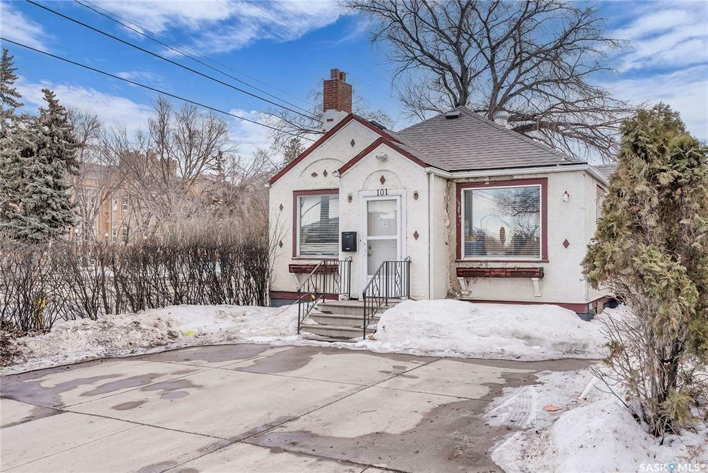 Property Photo: 101 32nd Street W SK S7L 0S2