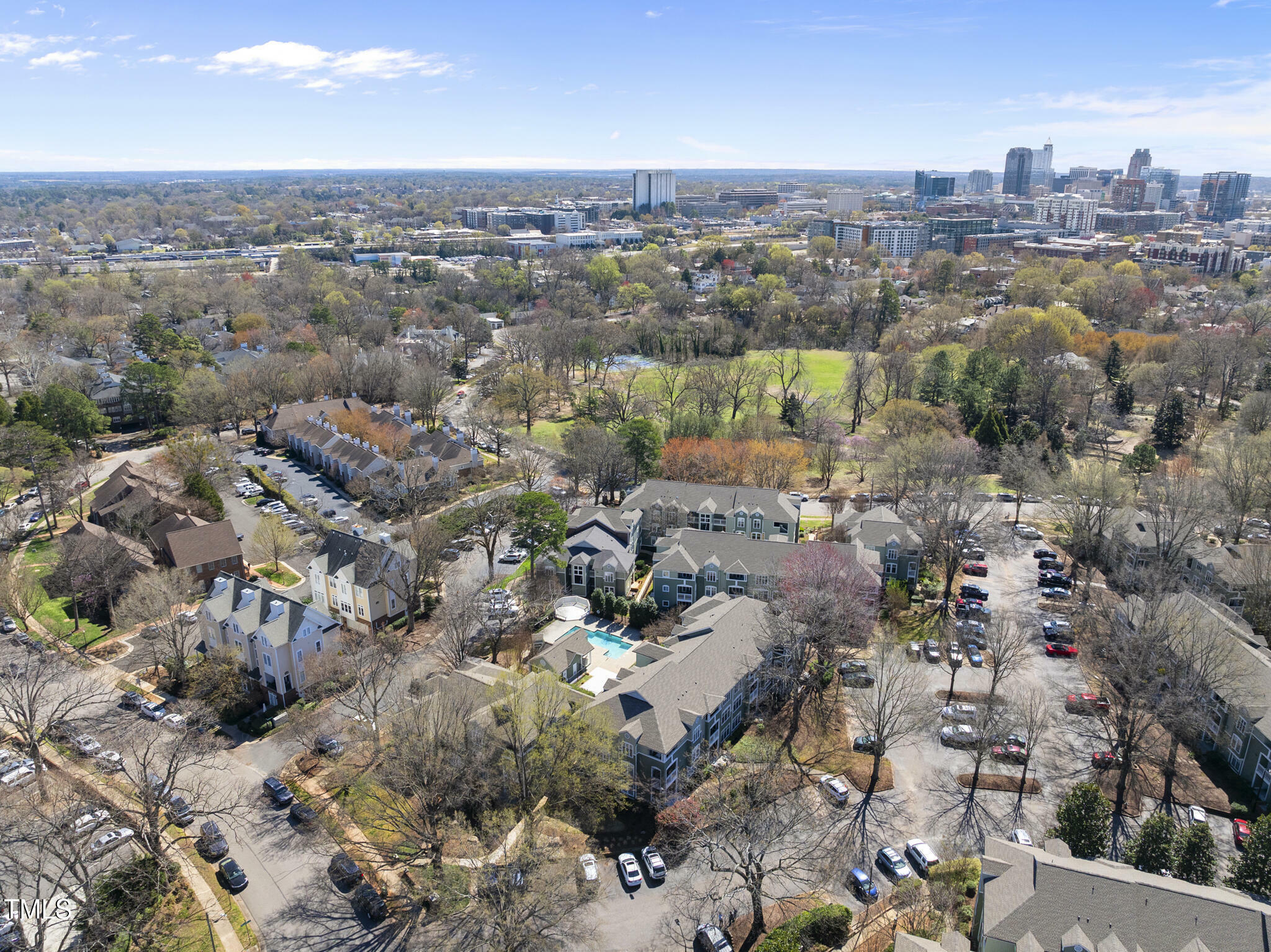 Property Photo: 1121 Parkridge Lane 207 NC 27605