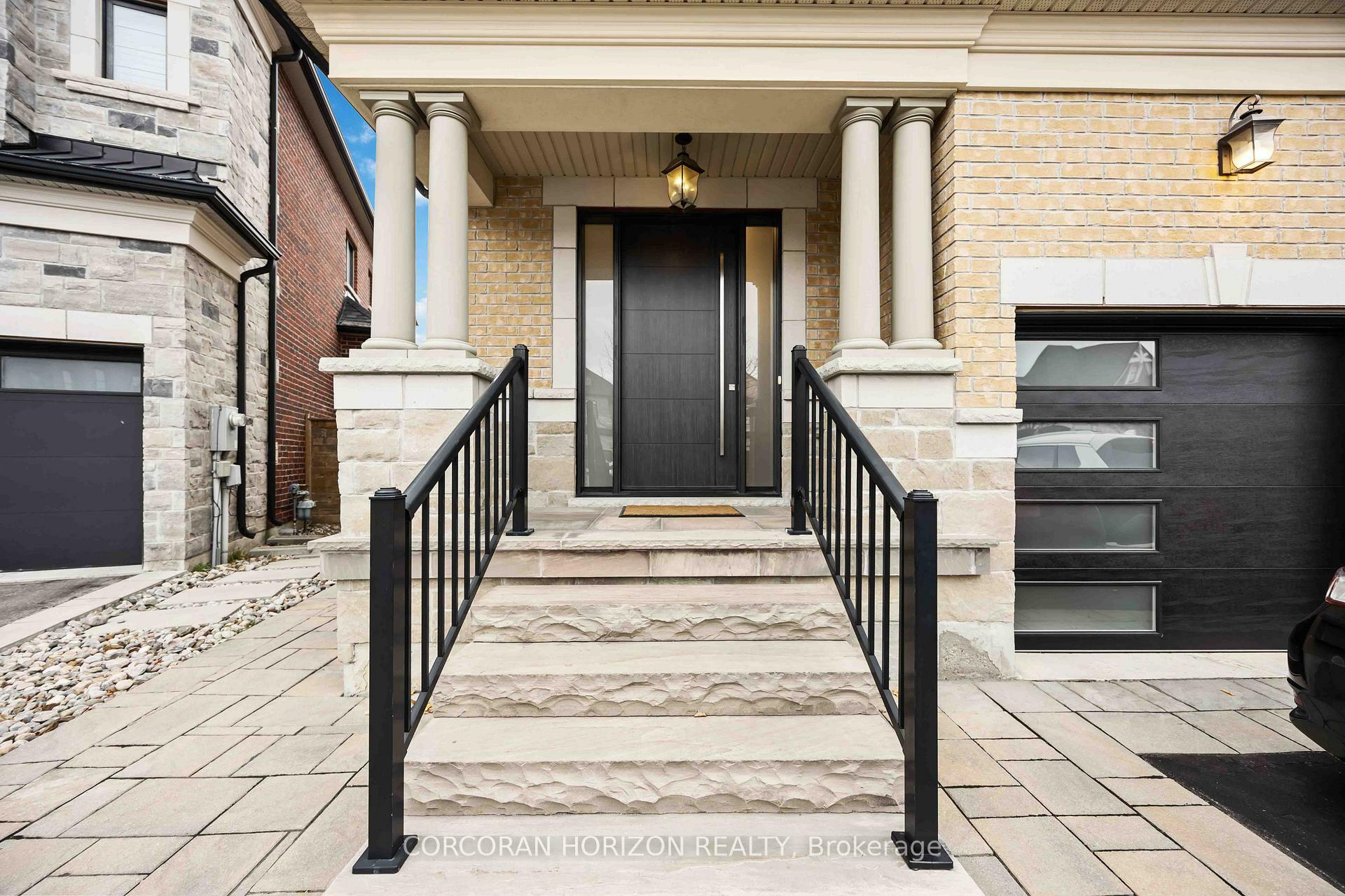 Property Photo: 33 Kylemount Court ON L4J 0J4