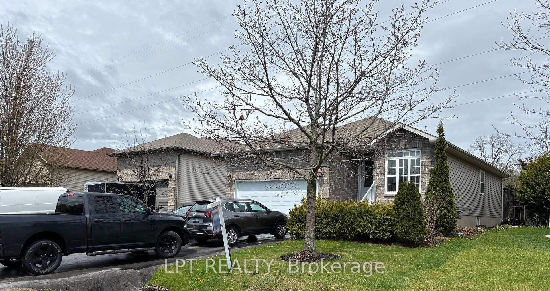 Property Photo: 1388 Ottawa Street ON K7P 0C2