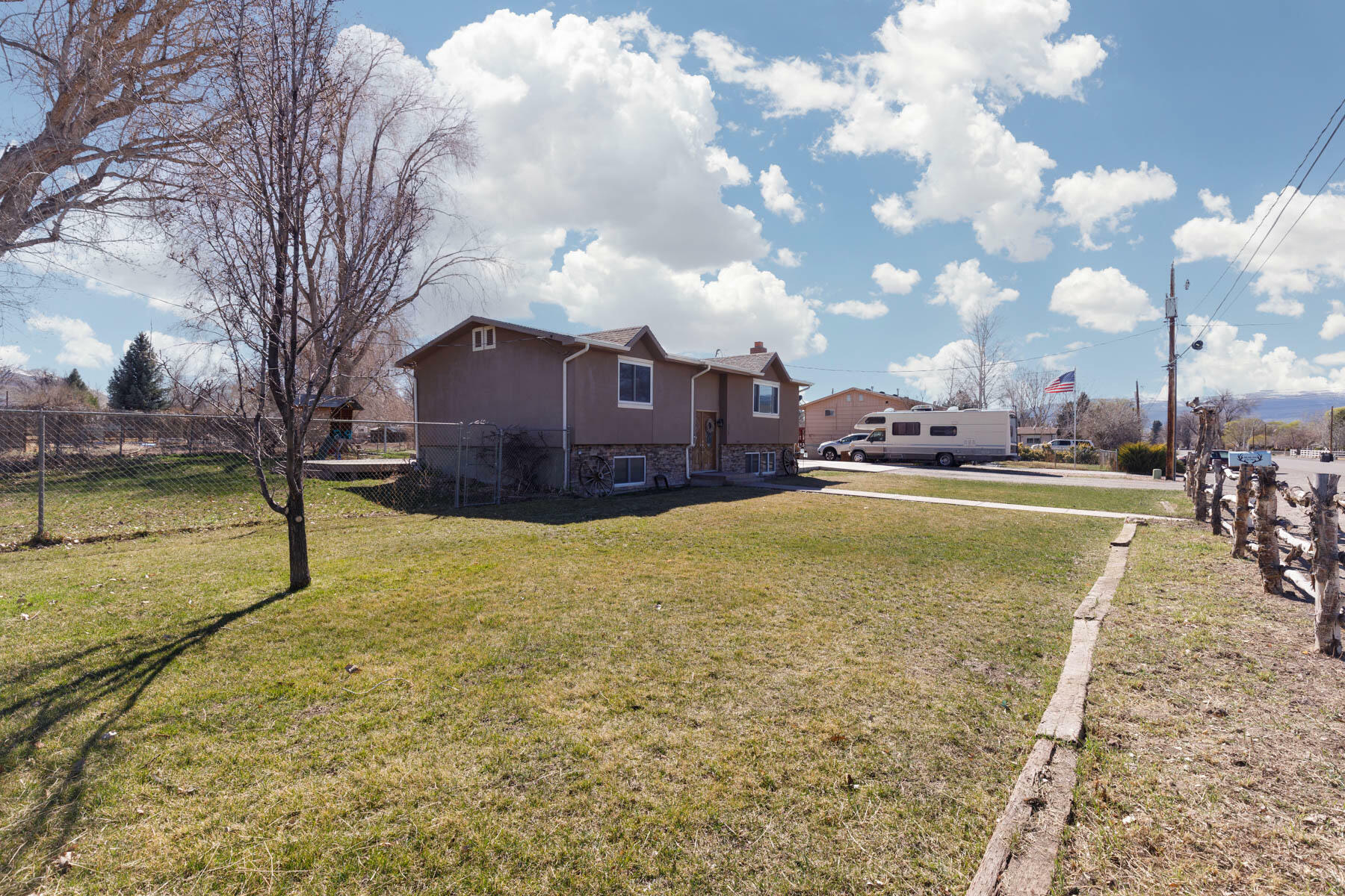 Property Photo: 170 E 400 N UT 84754