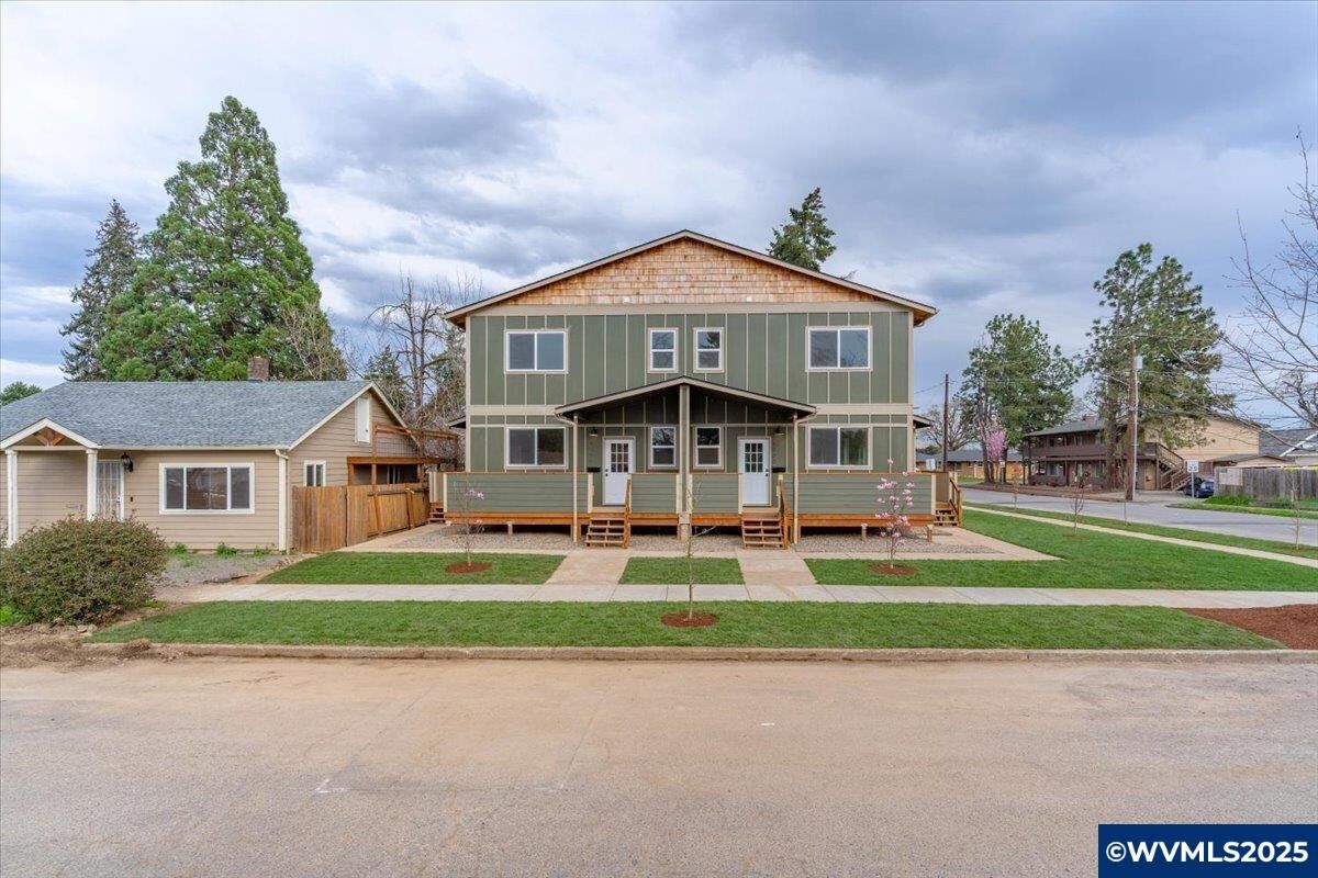 Property Photo:  1094 15th St SE  OR 97301 