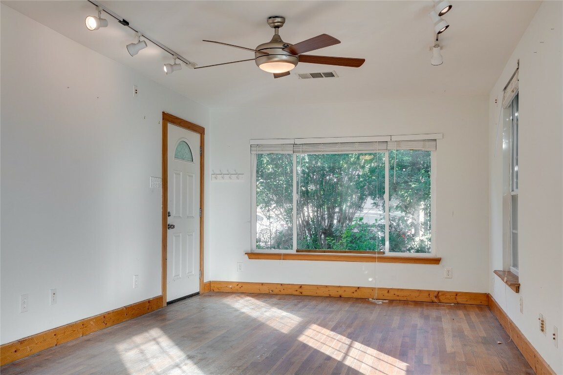 Property Photo: 1169 Nickols Avenue TX 78721
