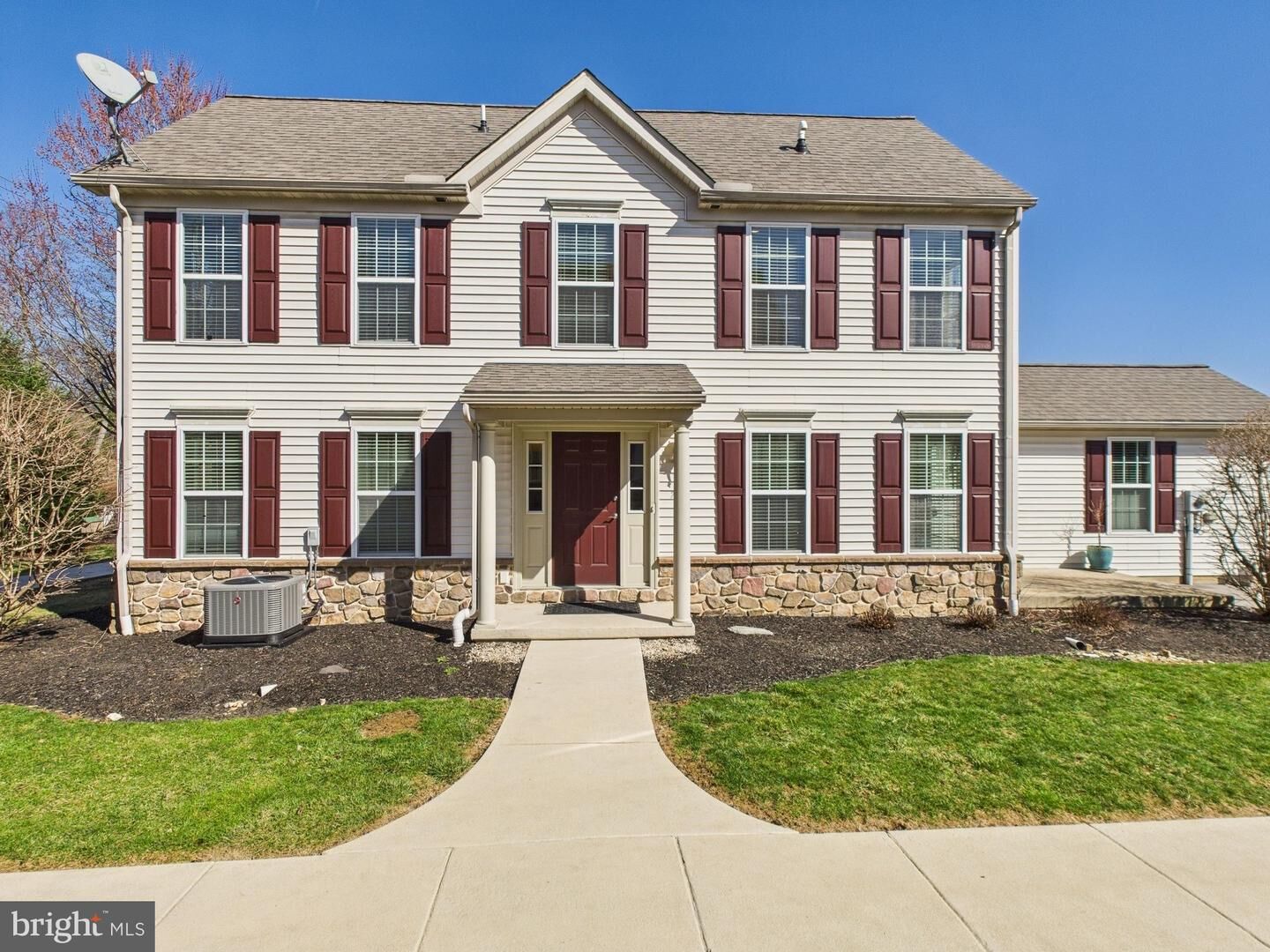 Property Photo:  720 E Newport Road  PA 17543 
