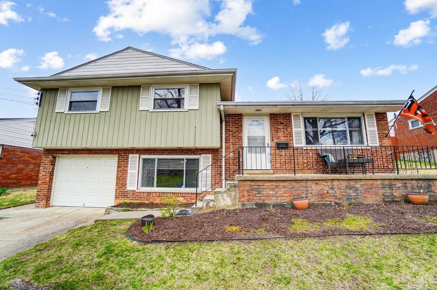 Property Photo: 2224 Varelman Avenue OH 45212