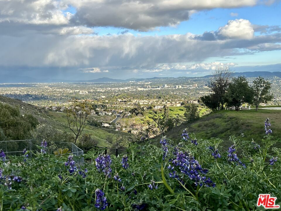 Property Photo:  150 Dapplegray Rd  CA 91307 