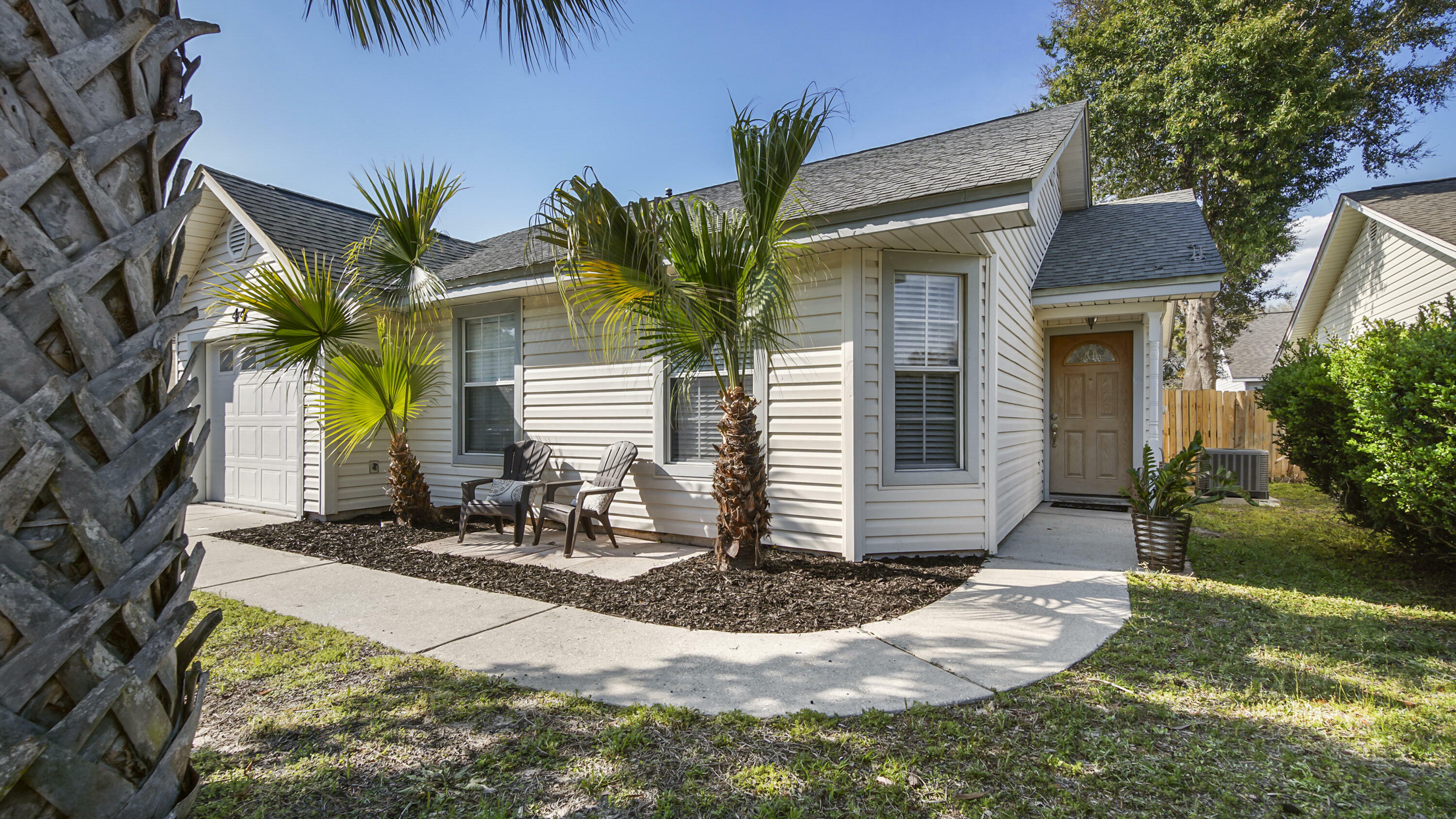 Property Photo: 44 Ruby Circle FL 32569