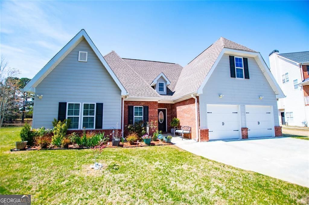 Property Photo:  207 Meadow Lake Drive  GA 30116