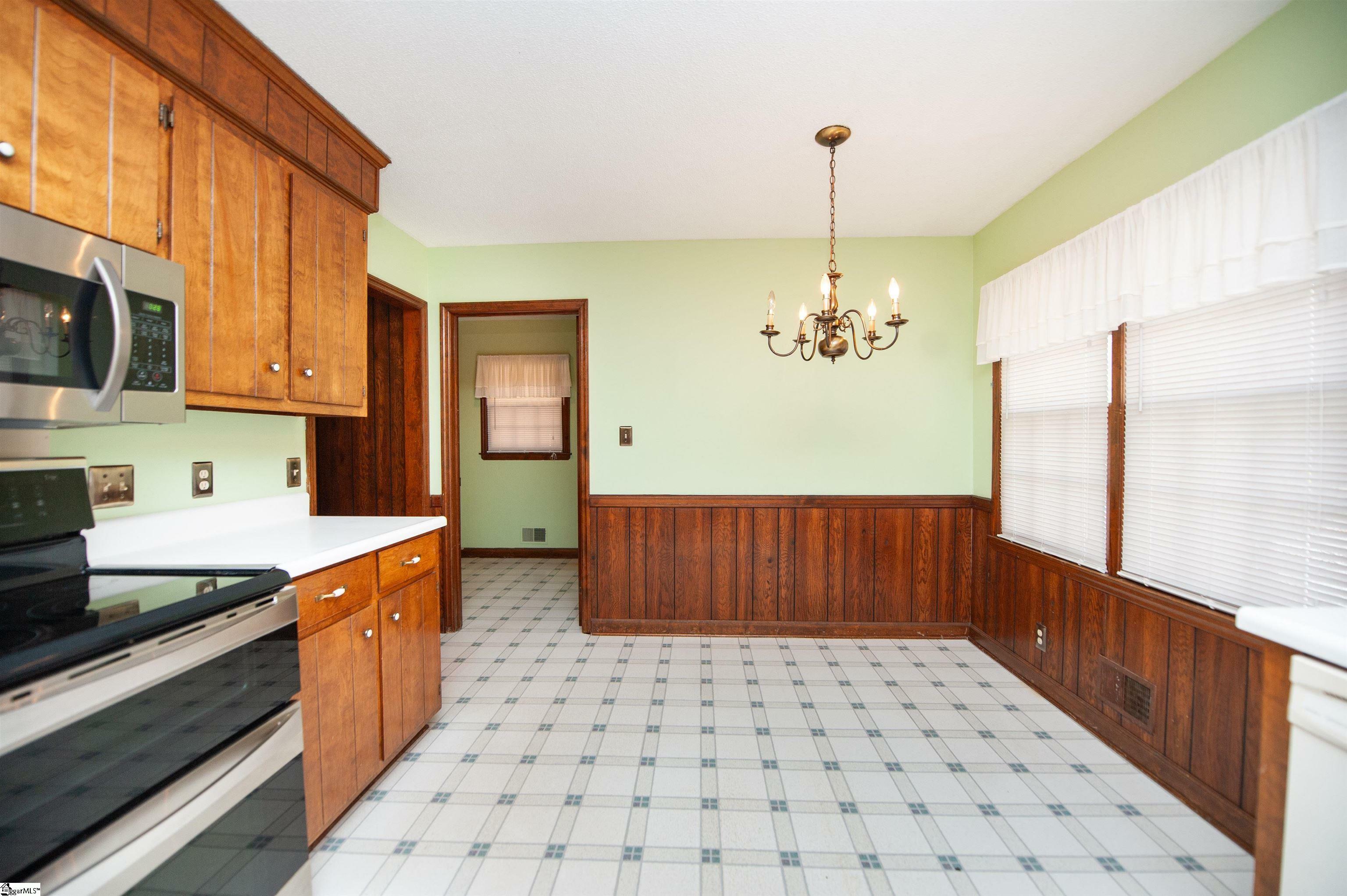 Property Photo: 322 Seven Oaks Lane SC 29301