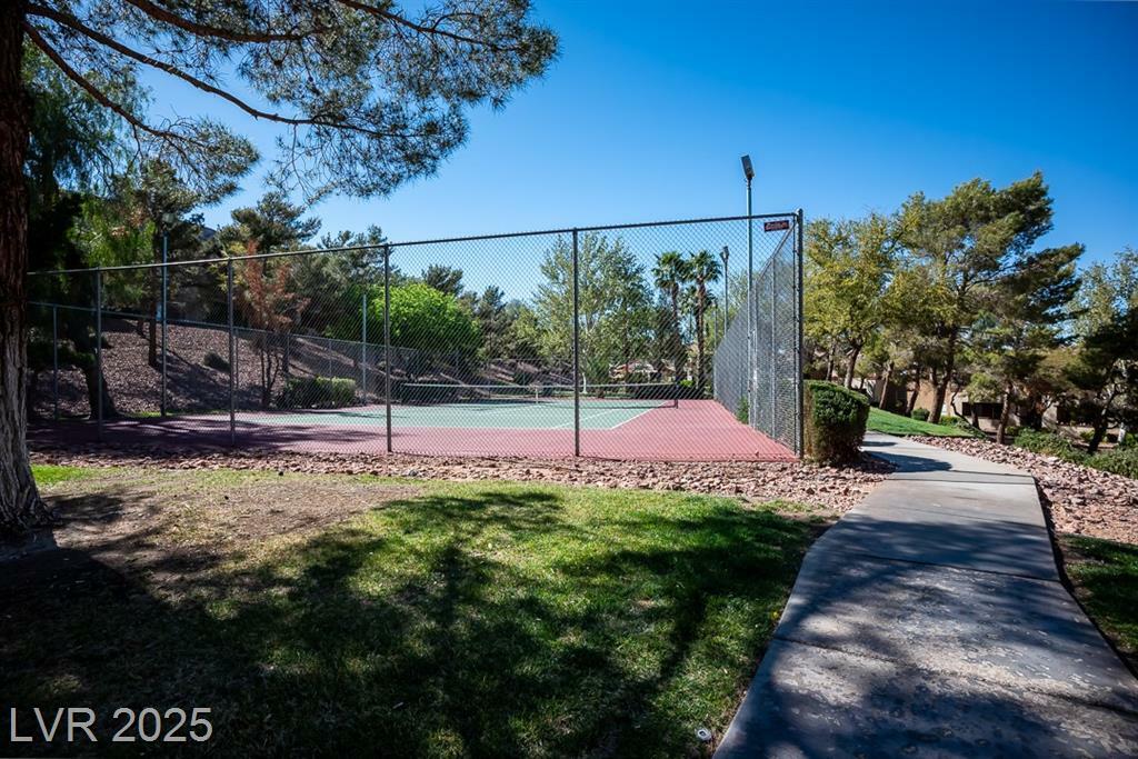 Property Photo: 231 West Horizon Ridge Parkway 314 NV 89012