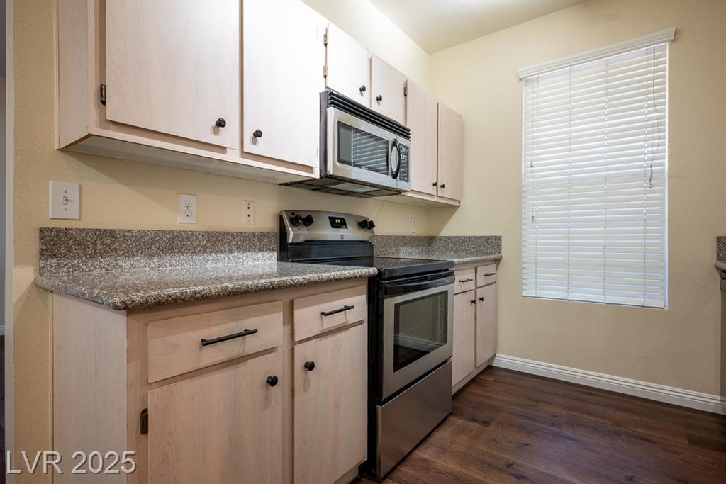 Property Photo: 231 West Horizon Ridge Parkway 314 NV 89012