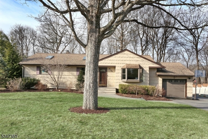 Property Photo: 76 Catherine Ct NJ 07456