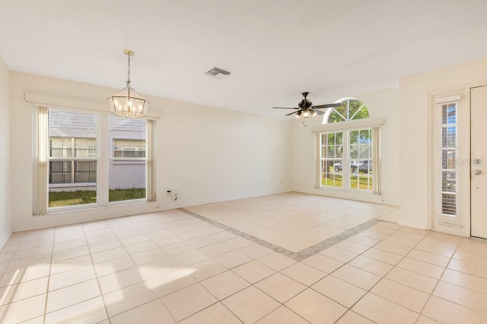 Property Photo: 1002 Kelsey Avenue FL 32765